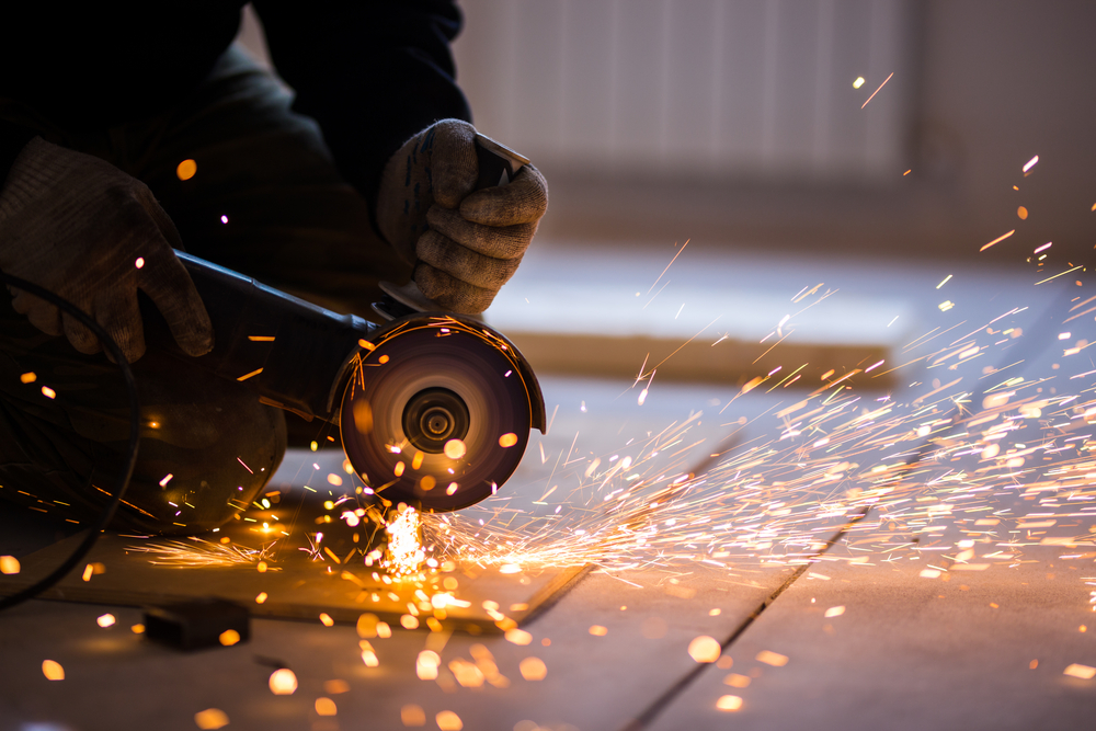 Cutting,Metal,With,Angle,Grinder.