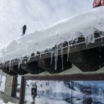 Roof,Ice,In,The,Winter,,Vasilitsa,Ski,Center,,Greece